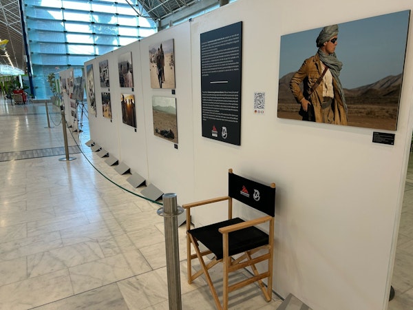La exposición de ‘Fuerteventura, plató natural de cine’ se encuentra expuesta en el aeropuerto